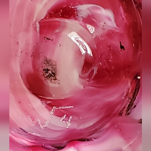 Handblown Pink and White Wavy/Swirl Art Glass Vase Signed - Picture 13 of 16